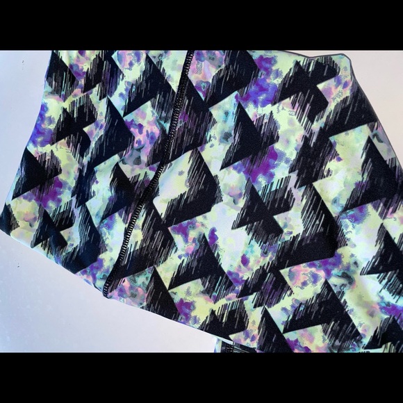 Victoria's Secret VSX Sport Large Leggings Green Purple Print Cropped Capri - Picture 2 of 12